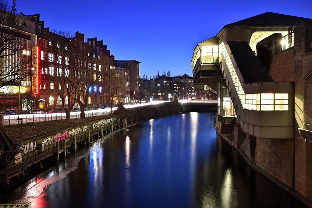 Berlin Kreuzberg U-Bahnhof Hallesches Tor am Landwehrkanal