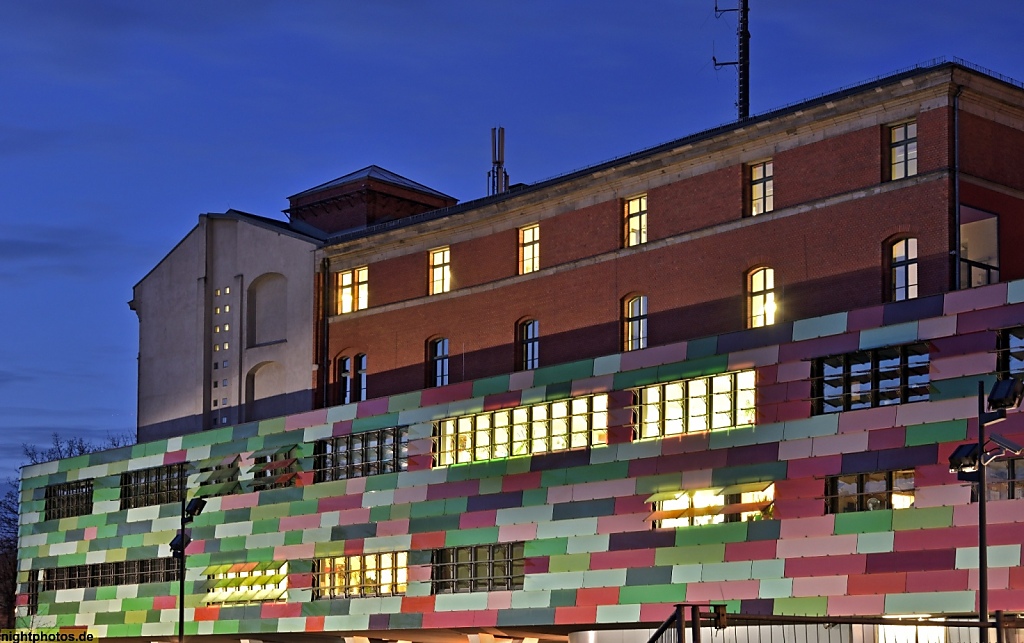 Berlin Moabit Polizeiabschnitt 34 Feuerwache erbaut 1886-1889 als Zollhof umgebaut 2004 von Sauerbruch Hutton Architects