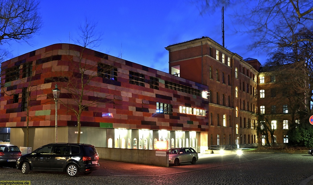 Berlin Moabit Polizeiabschnitt 34 Feuerwache erbaut 1886-1889 als Zollhof umgebaut 2004 von Sauerbruch Hutton Architects