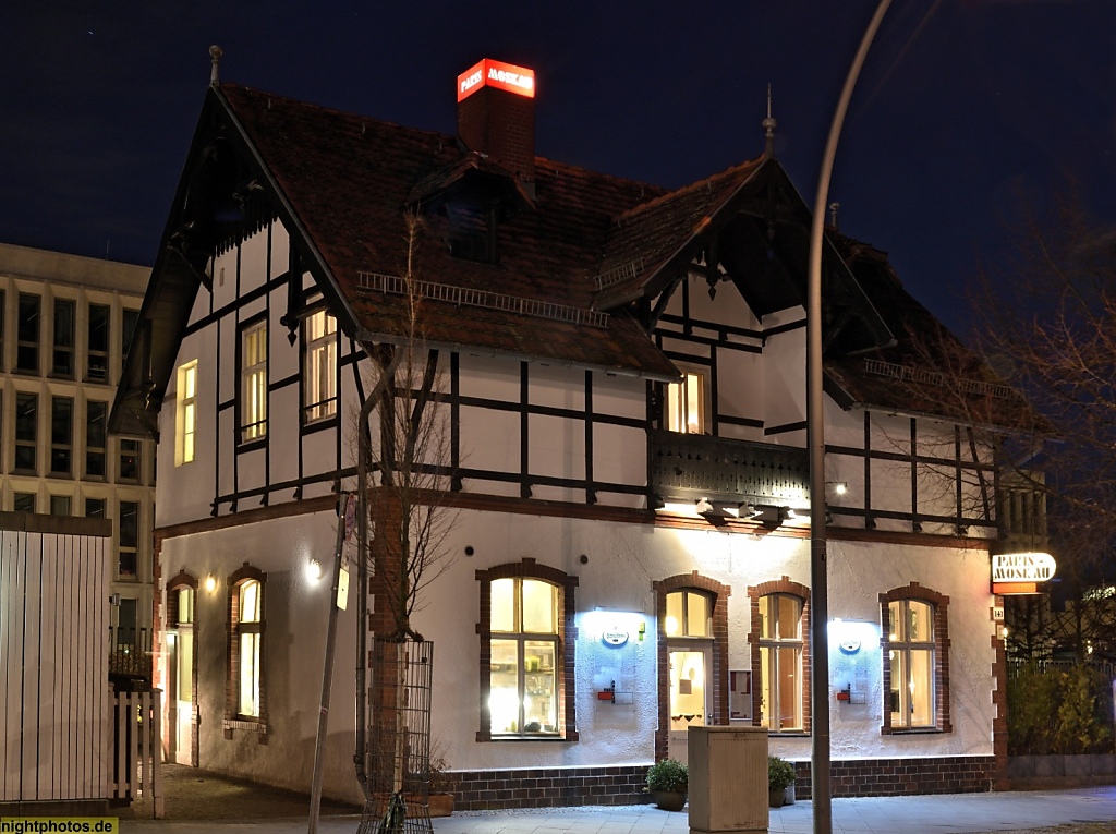 Berlin Moabit Restaurant Paris-Moskau erbaut 1896-1897 von Hermann Streubel für Gustav Jahn. Dahinter BMI erbaut 2010-2014 von Thomas Müller und Ivan Reimann. Alt-Moabit 141