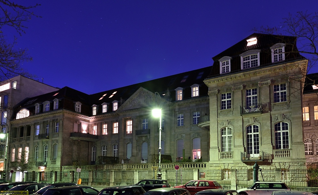 Berlin Charlottenburg Wohngebäude erbaut 1908-1910 als Reichsmilitärgericht von Architekten Kayser und von Grossheim. Später Reichskriegsgericht