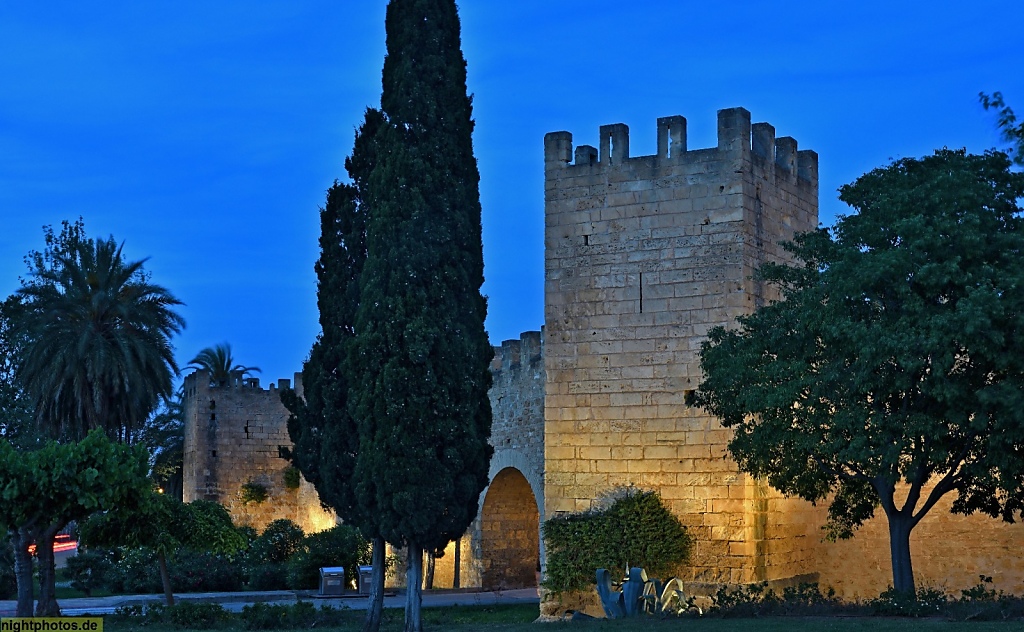 Mallorca Alcudia Altstadt Stadtmauer erbaut ab 13 Jahrhundert von Koenig Jakob II. Jaume II