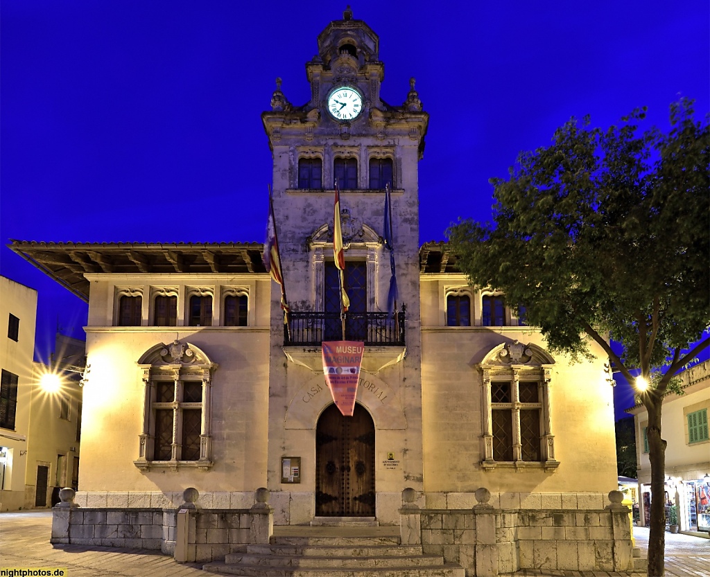 Mallorca Alcudia Altstadt Rathaus erbaut 1523 von Charles Garau am Placeta de les Verdures