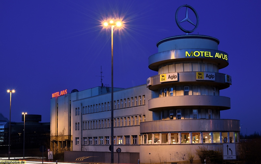 Berlin Charlottenburg Westend Motel AVUS erbaut 1936 als Verwaltungsgebäude mit Zielrichterturm von Walther Bettenstaedt