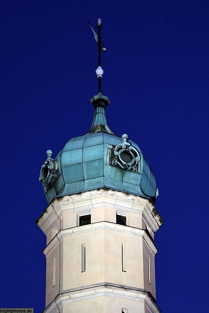 Berlin Wannsee Jagdschloss Glienicke erbaut 1682-1684. Turm mit Wetterfahne auf Turmhaube