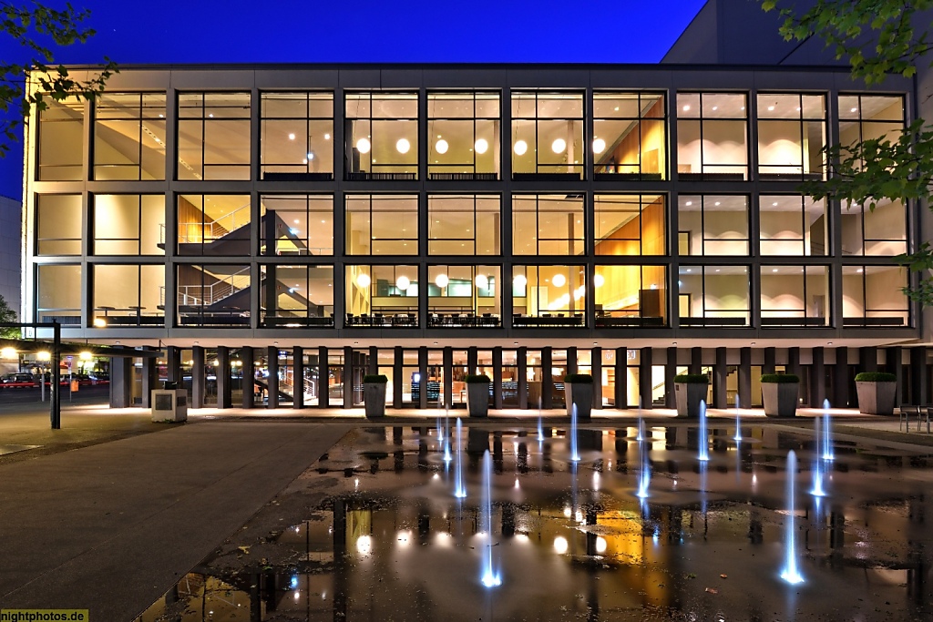 Berlin Charlottenburg Deutsche Oper erbaut 1957-1961 von Fritz Bornemann. Seitenfront Foyer