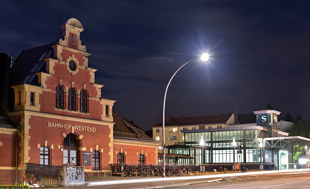 Berlin Charlottenburg S-Bahnhof Westend erbaut 1884 vom Buero der Architekten Kayser und von Grossheim