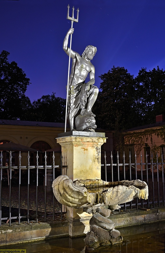 Berlin Wannsee Park Schloss Glienicke Neptunbrunnen vor der Remise errichtet für Prinz Carl v Preussen 1838 von Architekt Karl Friedrich Schinkel