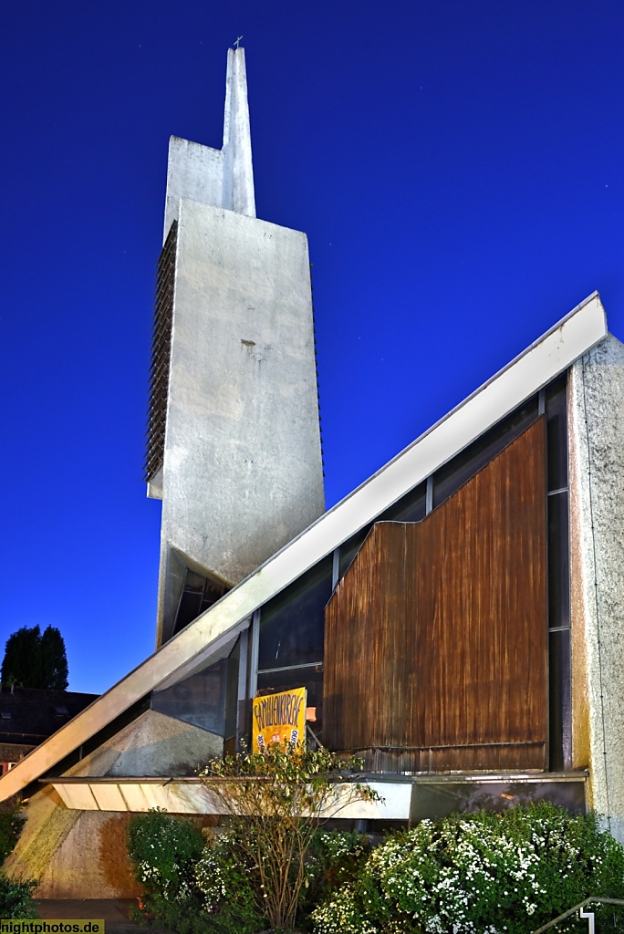 Berlin Schöneberg Paul-Gerhardt-Kirche erbaut 1958-1962 von Architekten Hermann Fehling und Daniel Gogel