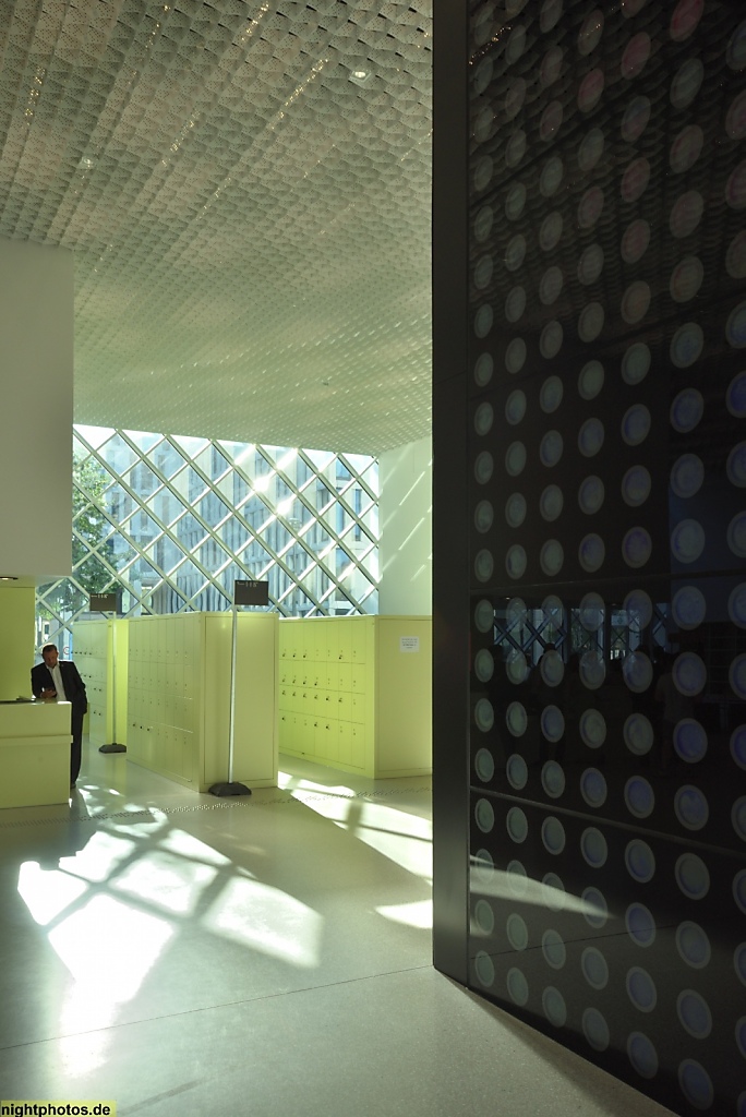 Berlin Mitte Futurium erbaut 2017 als Haus der Zukunft. Empfang und Schliessfächer