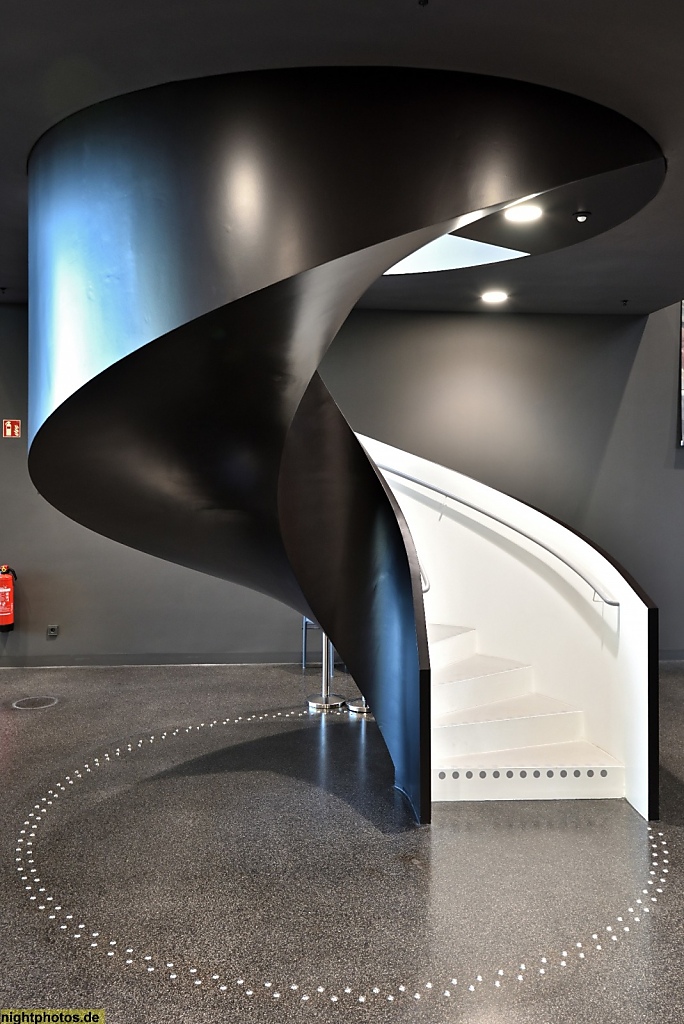 Berlin Mitte Futurium erbaut 2017 als Haus der Zukunft. Wendeltreppe vom Ersten in Zweites Obergeschoss