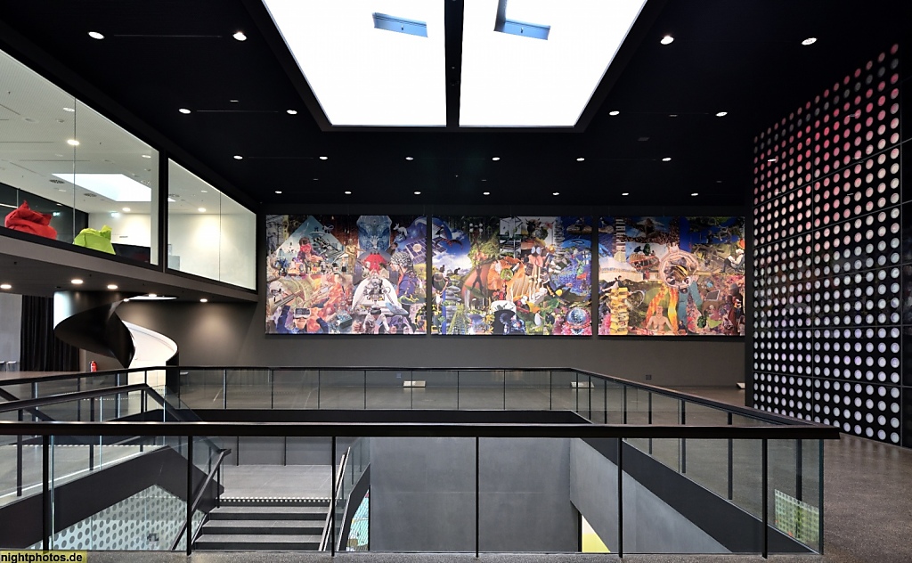 Berlin Mitte Futurium erbaut 2017 als Haus der Zukunft. Erstes Obergeschoss. Treppenhaus. Wandgemälde