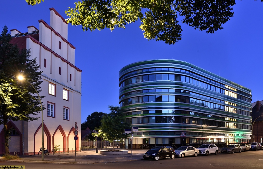Berlin Mitte Humboldt-Universität Institut für Sportwissenschaft erbaut 1923-1926 von Walther Wolff als Chirurgische Pferdeklinik und modernes Institut für Biologie. Rhoda-Erdmann-Haus erbaut 2013-2016