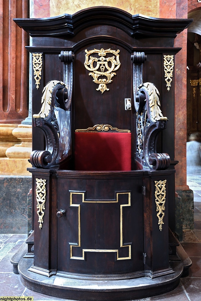 Poznan Pfarrkirche erbaut bis 1701 im Barock. Bazylika Matki Boskiej Nieustającej Pomocy i św. Marii Magdaleny w Poznaniu. Pfarrstuhl