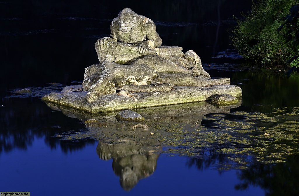 Berlin Treptower Park Karpfenteich Skulptur 'Meeresgrund' von Otto Petri 1907