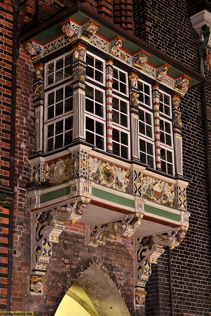 Lübeck Rathaus erbaut ab 1230 Balkon geschnitzt von 1586 in der Breite Strasse