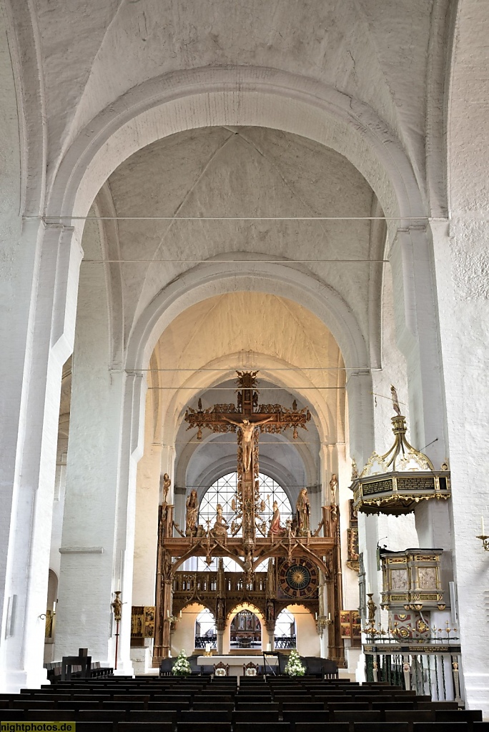 Lübeck Dom. Erbaut romanisch 1173-1230. Umbau gotisch 1266-1333. Triumphkreuz von Bernd Notke 1470-1477