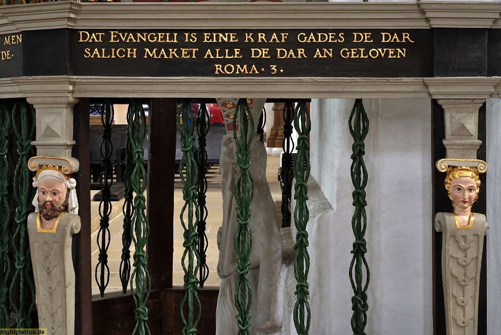 Lübeck Dom. Erbaut romanisch 1173-1230. Renaissance-Kanzel errichtet 1586 von Hans Fleming. Kanzelzaun