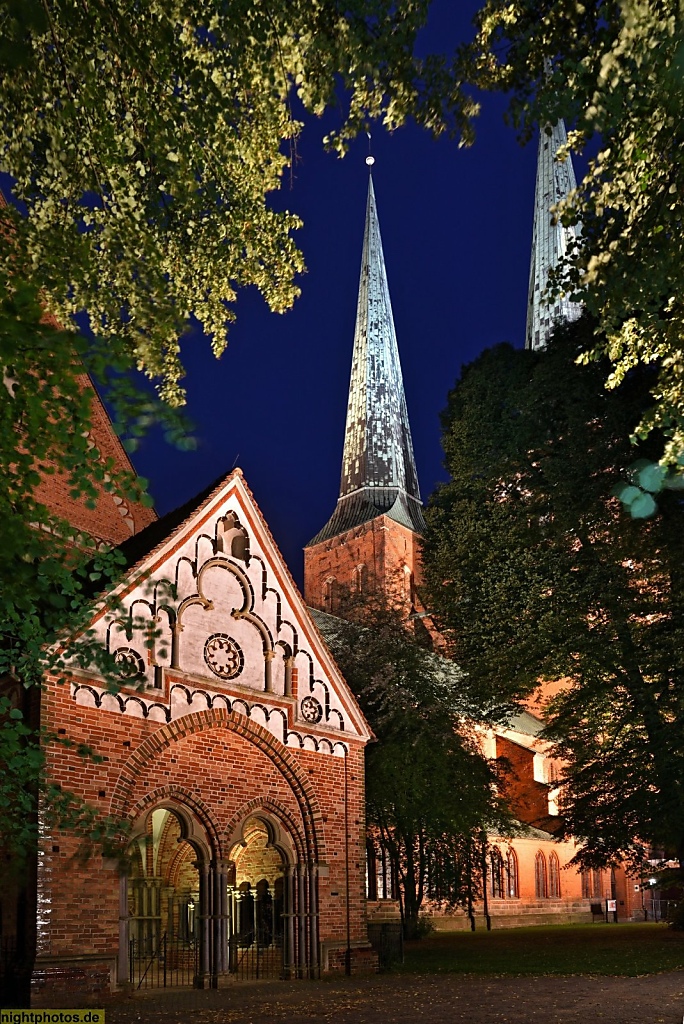 Lübeck Dom erbaut romanisch 1173-1230. Umbau gotisch 1266-1335. Nachkriegs-Wiederaufbau beendet 1982