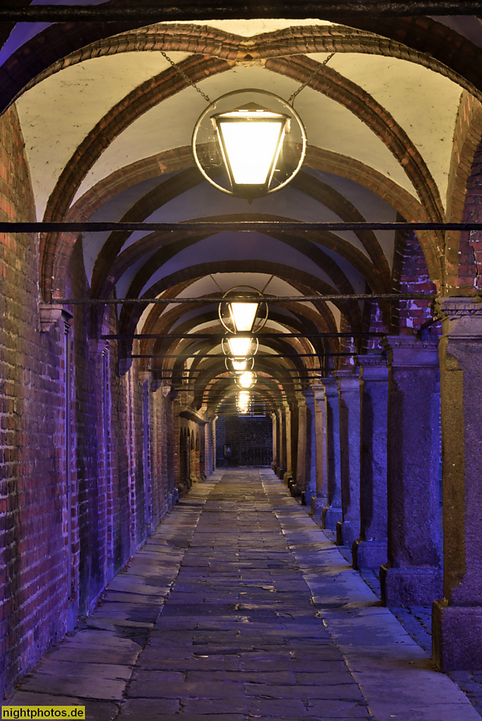 Lübeck Kanzleigebaeude seit 14 Jhdt. Neorenaissancefassade. Arkaden Westseite