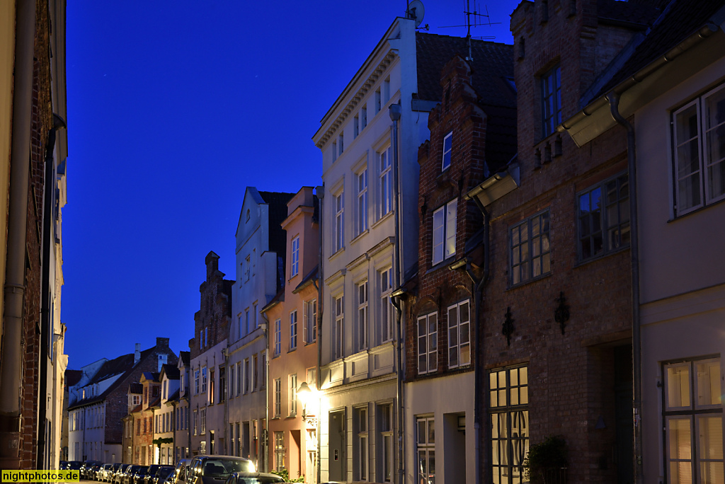 Lübeck Hundestrasse Strassenszenemit Giebelhäusern