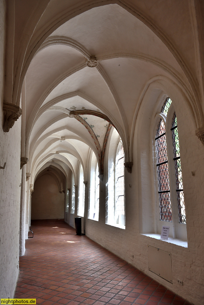 Lübeck Maria-Magdalenen-Kloster. Burgkloster des Dominikanerorden 1227-1531. Kreuzgang mit Kreuzrippengewoelbe