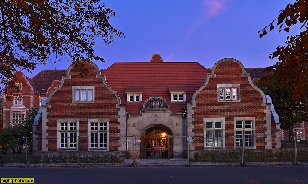 Berlin Buch Klinikcampus C W Hufeland Pfoertnerhaus erbaut 1899-1906 von Architekt Ludwig Hoffmann