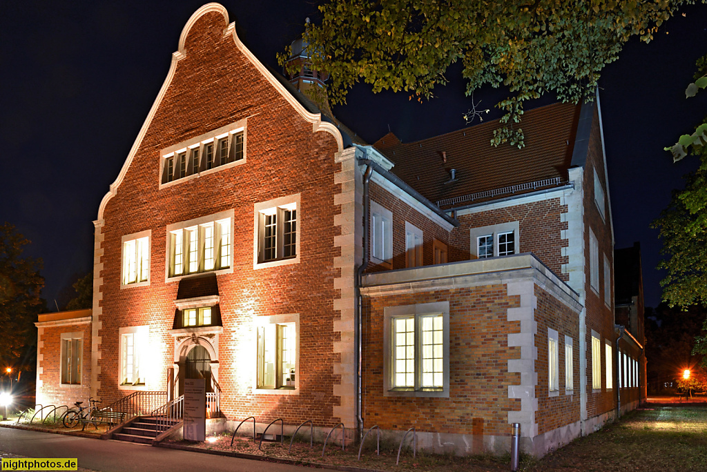 Berlin Buch Klinikcampus C W Hufeland Haus 222 ehemaliges Küchengebäude erbaut 1899-1906 von Ludwig Hoffmann. Heute Helios Klinikum. Institut für Labormedizin