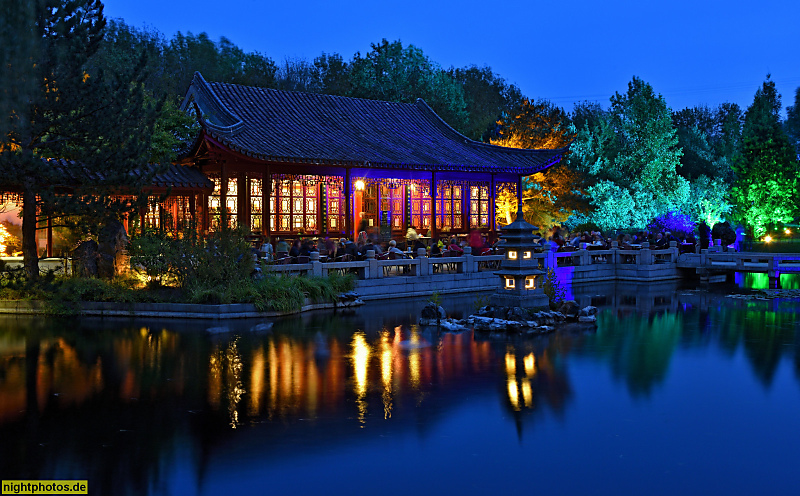 Berlin Marzahn 'Garten des wiedergewonnenen Mondes' mit Teehaus