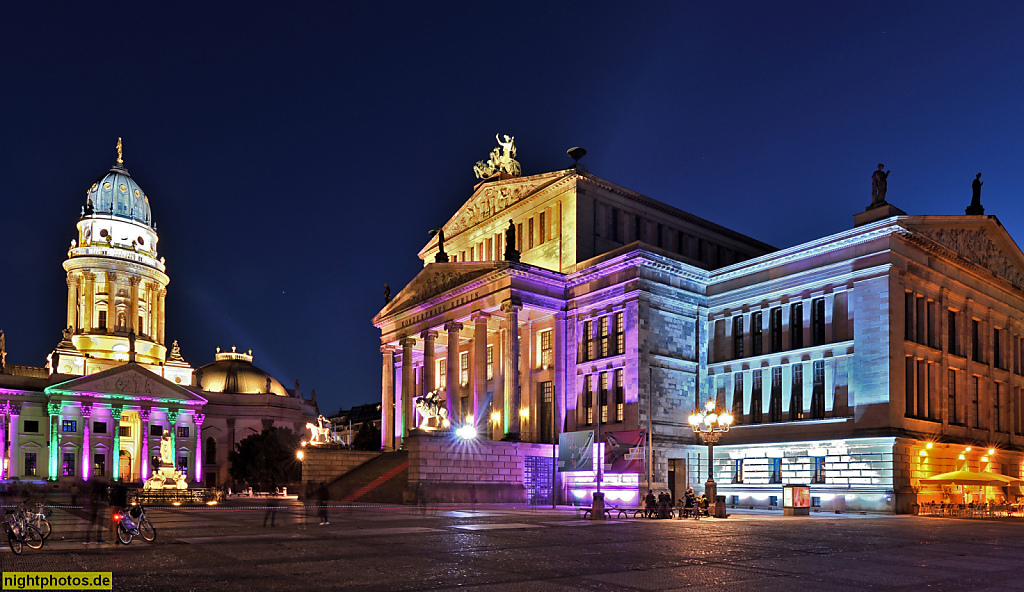 Berlin Mitte Gendarmenmarkt Deutscher Dom erbaut 1701-1708 von Carl von Gontard und Georg Christian Unger. Konzerthaus erbaut 1821 von Karl Friedrich Schinkel als Königliches Schauspielhaus