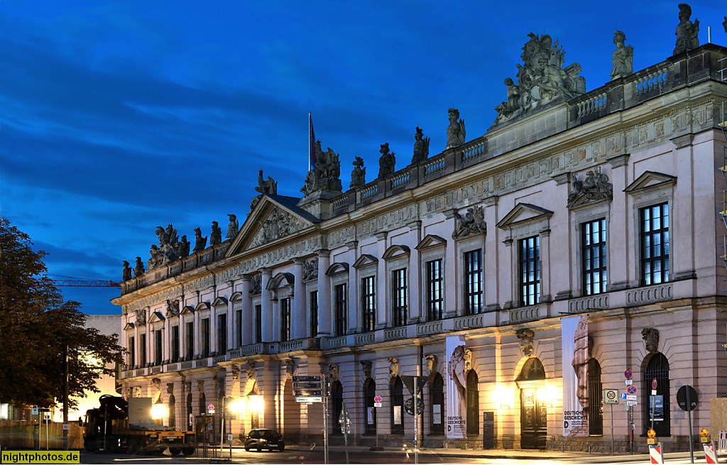 Berlin Mitte Deutsches Historisches Museum DHM erbaut 1695-1729 als Zeughaus nach Entwurf von Architekt François Blondel durch Baumeister Andreas Schlüter Johann Arnold Nering Martin Grünberg für Kurfürst Friedrich III