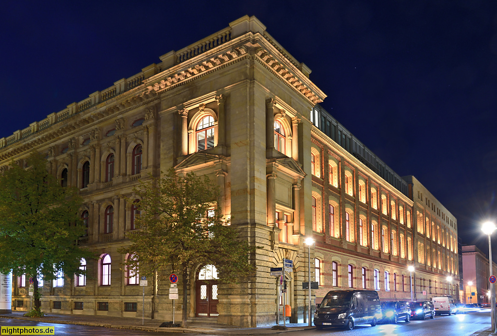 Berlin Mitte Hauptstadtrepräsentanz der Deutschen Telekom erbaut 1864 von Wilhelm Salzenberg und Adolph Lohse als Generaltelegraphenamt