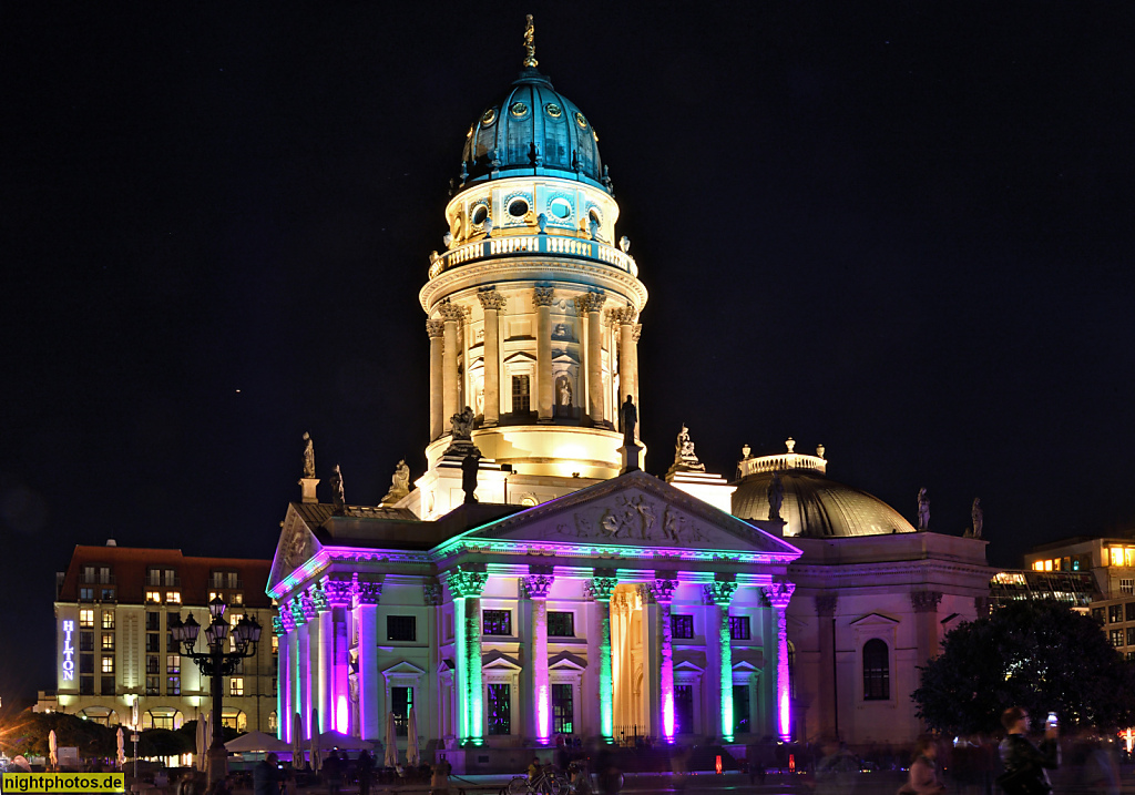 Berlin Mitte Deutscher Dom am Gendarmenmarkt erbaut 1701-1708 von Carl von Gontard und Georg Christian Unger. Wiederaufbau 1983-1996
