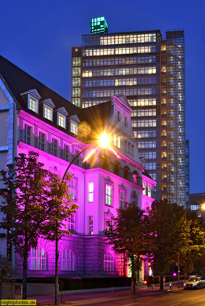 Berlin Mitte Tiergarten GIZ. Erbaut 1910-1913 von Paul Karchow für die Transatlantische Güterversicherungsgesellschaft. Hinten Atrium Tower von Renzo Piano