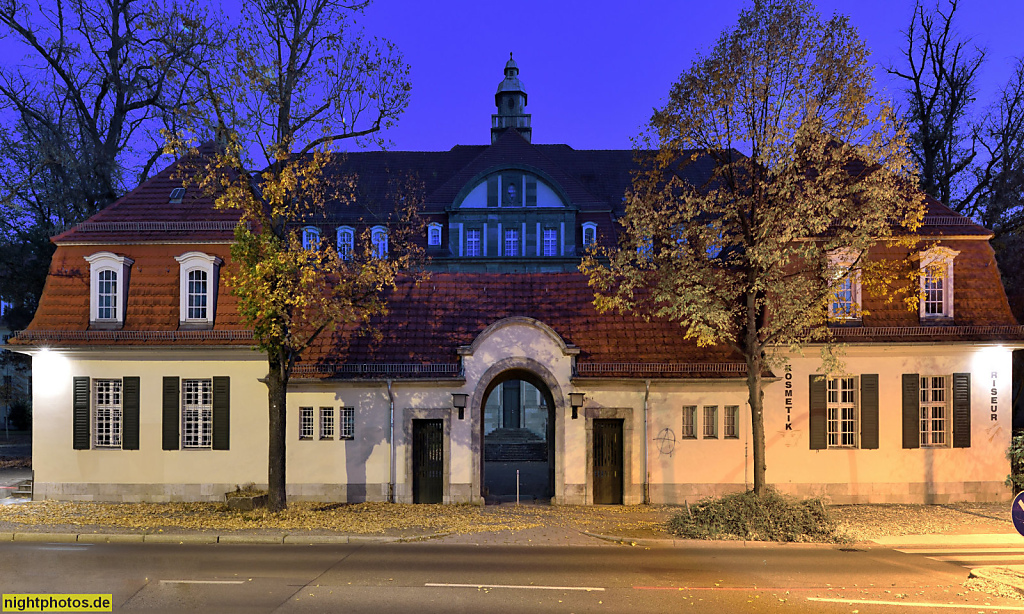 Berlin Buch Ludwigpark H21 Wohnanlage erbaut als Alte-Leute-Heim 1905-1909 von Ludwig Hoffmann. Torhaus
