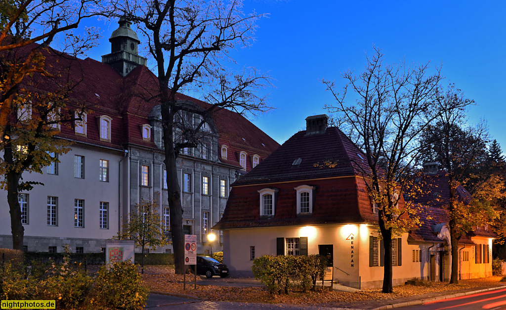 Berlin Buch Ludwigpark H13 Wohnanlage erbaut als Alte-Leute-Heim 1905-1909 von Ludwig Hoffmann. Wohn- und Geschäftshaus