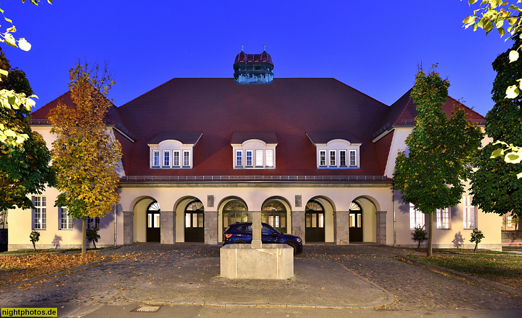 Berlin Buch Ludwigpark H14 Wohnanlage erbaut als Alte-Leute-Heim 1905-1909 von Ludwig Hoffmann. Zentralhaus ehemaliges Wirtschaftshaus