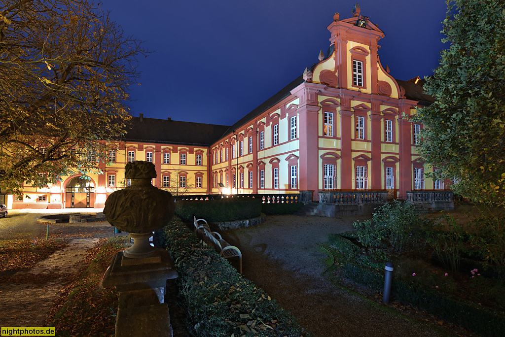 Fulda Dechaneigebäude erbaut im 18. Jahrhhundert mit Dommuseum am Dechaneigarten
