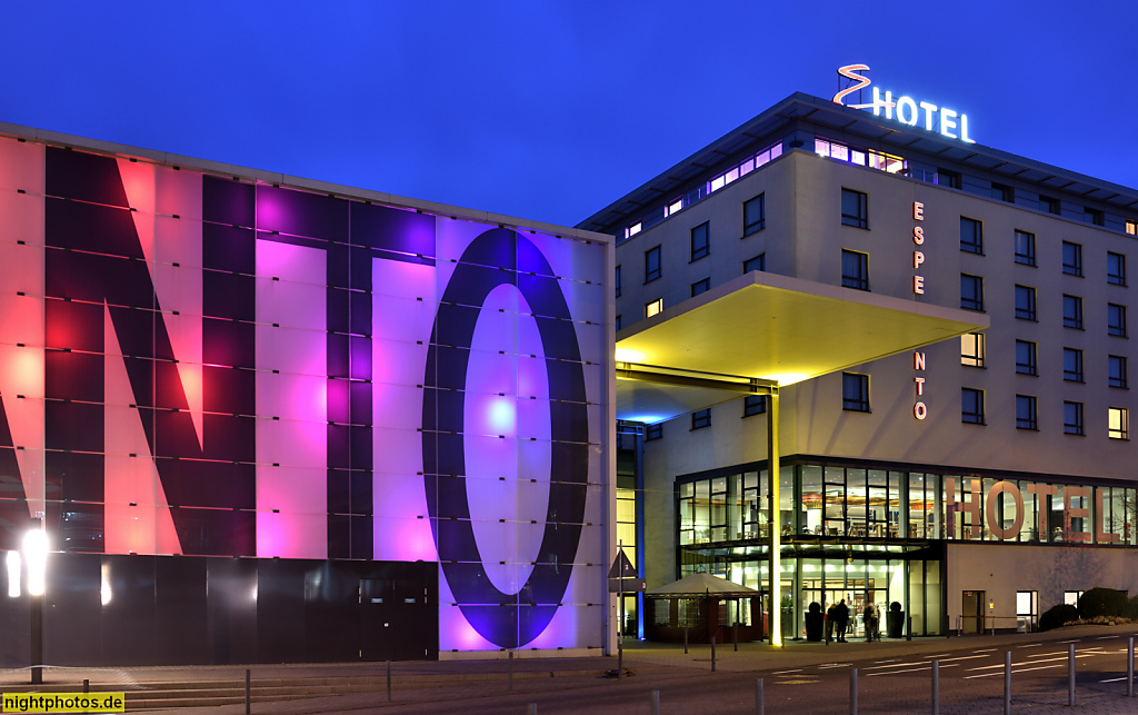 Fulda Esperanto Veranstaltungshalle und Hotel erbaut 2005 von Architekturatelier Christ für Investor Leo Groll