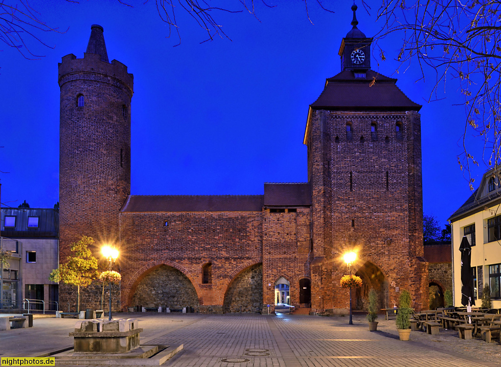Bernau Hungerturm und spätgotisches Steintor als Teil der Stadtmauer. Erbaut im 15 Jahrhundert