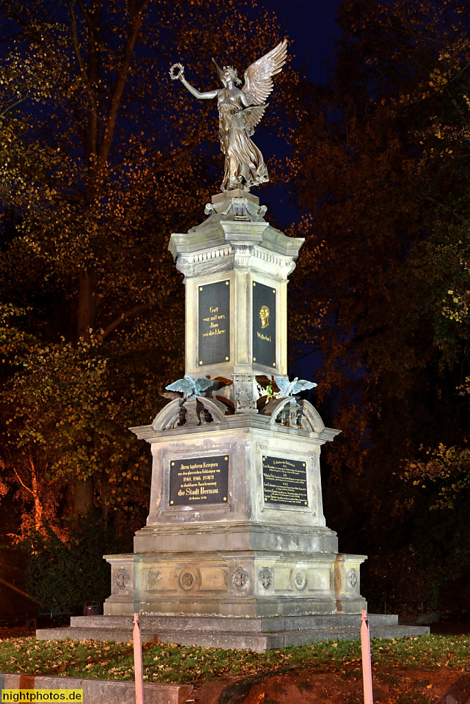 Bernau Kriegerdenkmal errichtet 1890 nach Plänen des Bernauer Bildhauers Friedrich Thiele. Wilhelminischer Stil. Victoriafigur