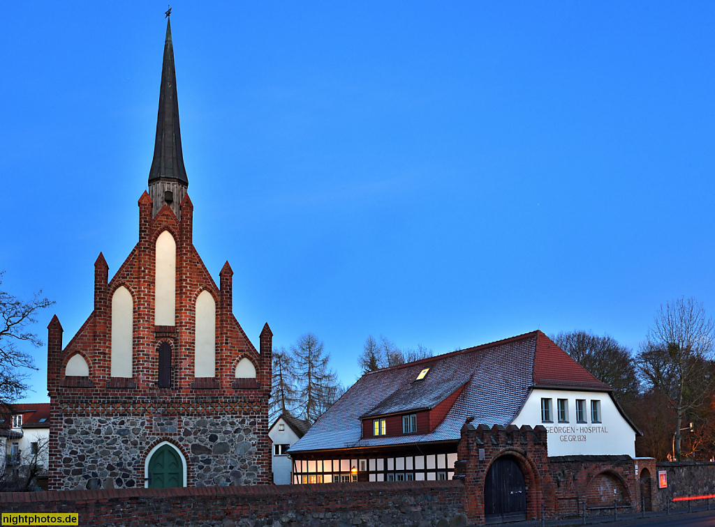 Bernau Sankt-Georgen-Kapelle Erstbau 1328 Wiederaufbau 1450. Sankt-Georgen-Hospital erbaut 1738 mit historischer Backsteinmauer