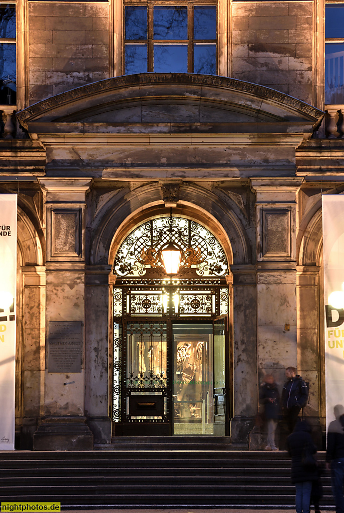 Berlin Mitte Museum für Naturkunde erbaut 1883-1889 von August Tiede im Stil der italienischen Renaissance. Portikus