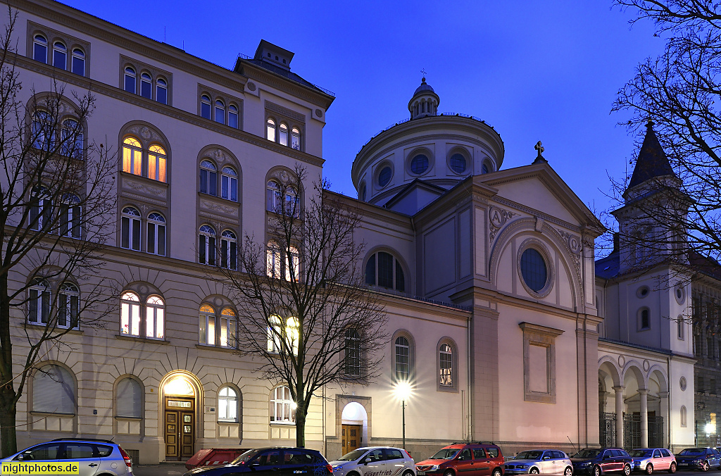 Berlin Kreuzberg Katholisch-Apostolische Kirche mit Gemeindehaus erbaut 1898-1901 von Carl Schröder im Stil der italienischen Renaissance mit Tambourkuppel und Glockenturm