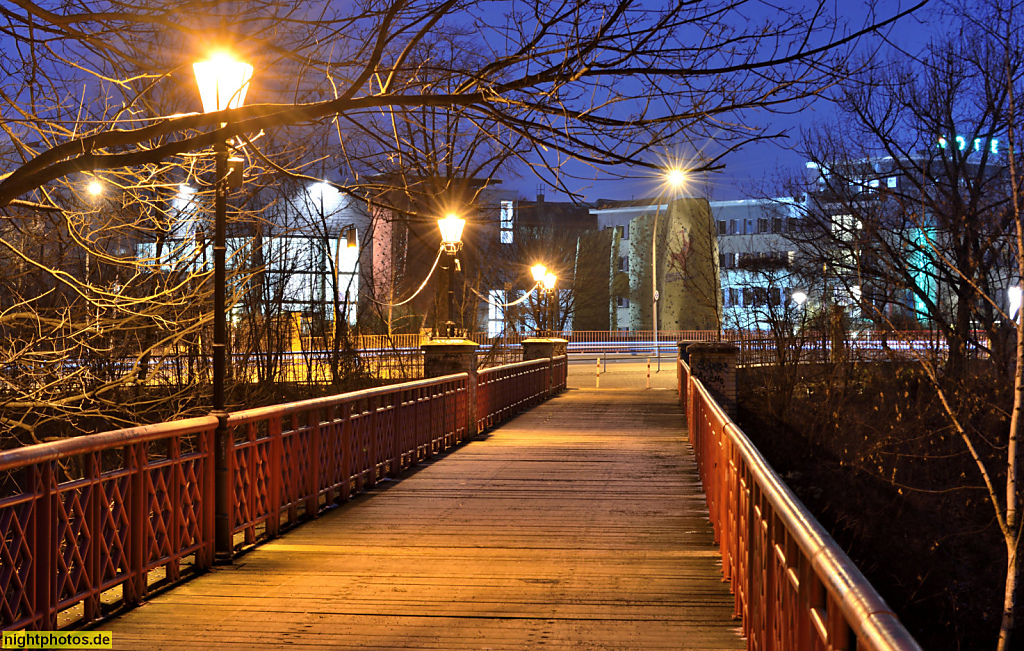 Berlin Gesundbrunnen Fussgaengerbrücke Humboldtsteg am Humboldthain über die ehemalige Stettiner Bahn