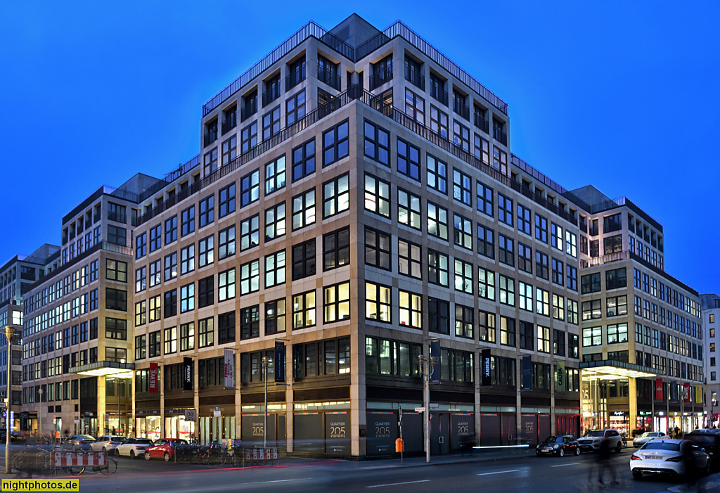 Berlin Mitte Quartier 205. Shopping Mall. Architekt Oswald Mathias Ungers. Eröffnet 1996