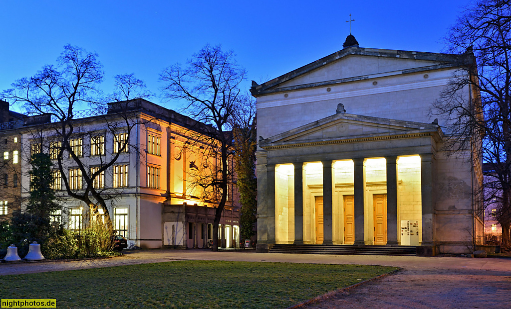 Berlin Mitte Elisabethkirche erbaut 1832-1834 von Karl Friedrich Schinkel im antik-griechischen Stil mit dorischen Säulen im Portikus