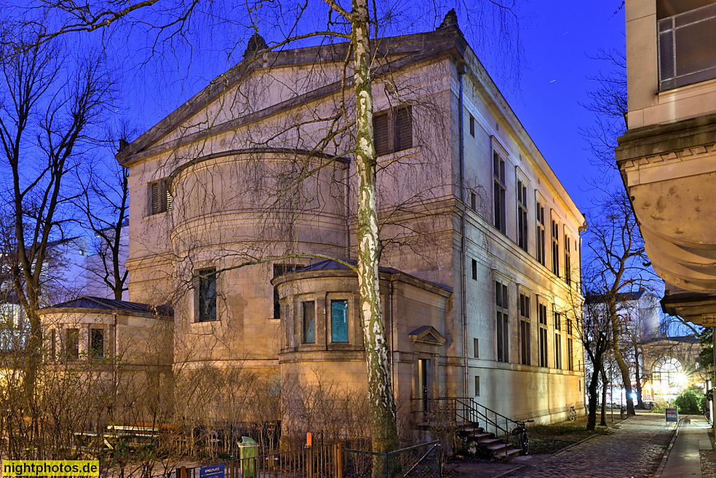 Berlin Mitte Elisabethkirche erbaut 1832-1834 von Karl Friedrich Schinkel im antik-griechischen Stil neben Gemeindehaus erbaut 1907 von Adolf Bürckner