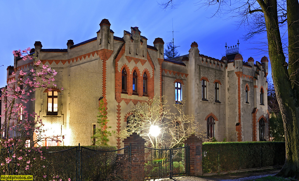 Berlin Lichterfelde Doppelwohnhaus in der Paulinenstrasse 24 erbaut 1894-1895 von Architekt Gustav Lilienthal für Bauherr Rammelsberg