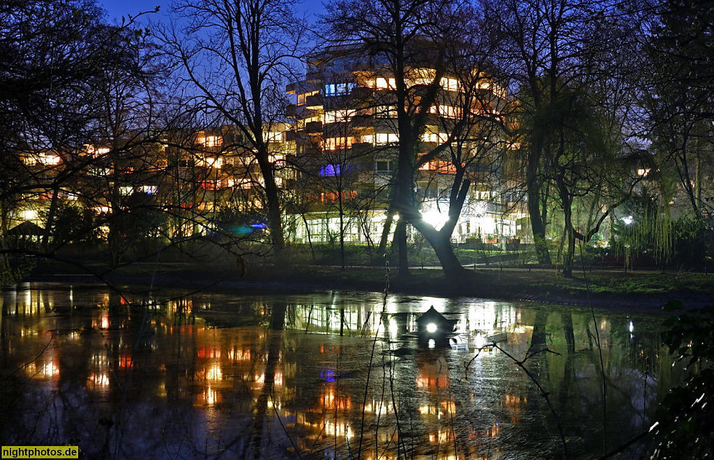 Berlin Steglitz Vitanas Senioren Centrum Am Stadtpark in der Stindestrasse. Erbaut ca. 1965-1970 Architekt unbekannt